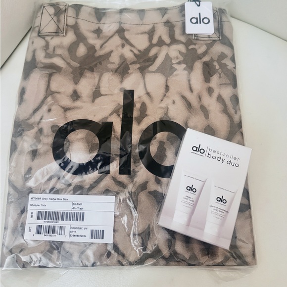ALO Yoga Handbags - Alo yoga  tote bag with body duo / New
